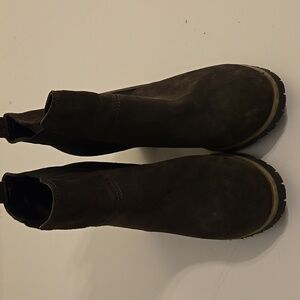 Crevo Alicia Suede Platform Chelsea Boot Size 8 Charcoal